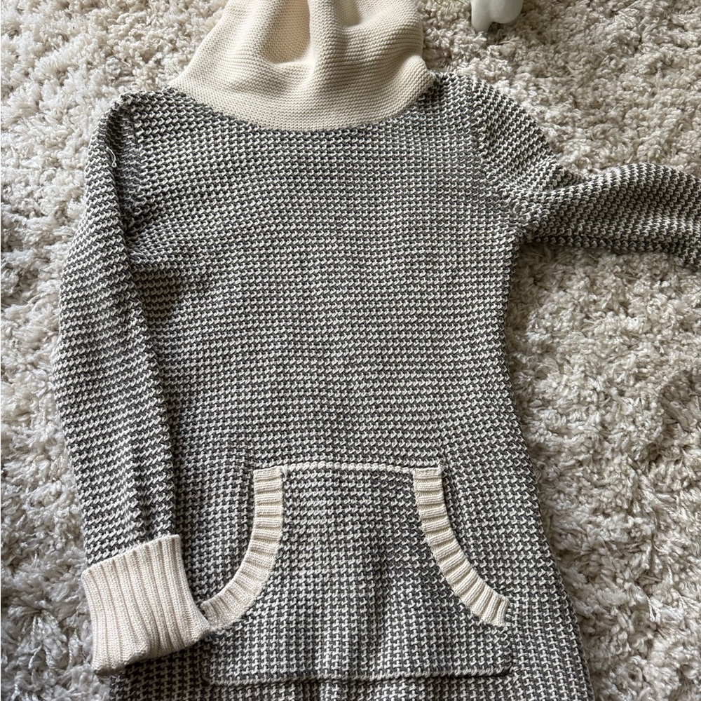 Old Navy Textured Knit Sweater in Cream and Gray
